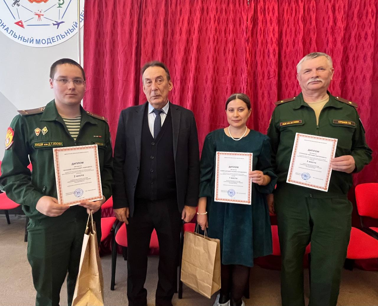 Торжественное мероприятие, посвященное награждению педагогических сотрудников почетными грамотами Министерства образования Омской области и ценными призами..
