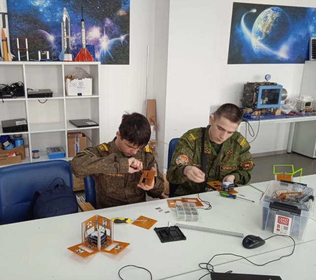 19 марта кадеты 9-х и 10-го взводов Казачьей кадетской школы-интерната имени Маршала Советского Союза Д.Т. Язова посетили областной Кванториум.